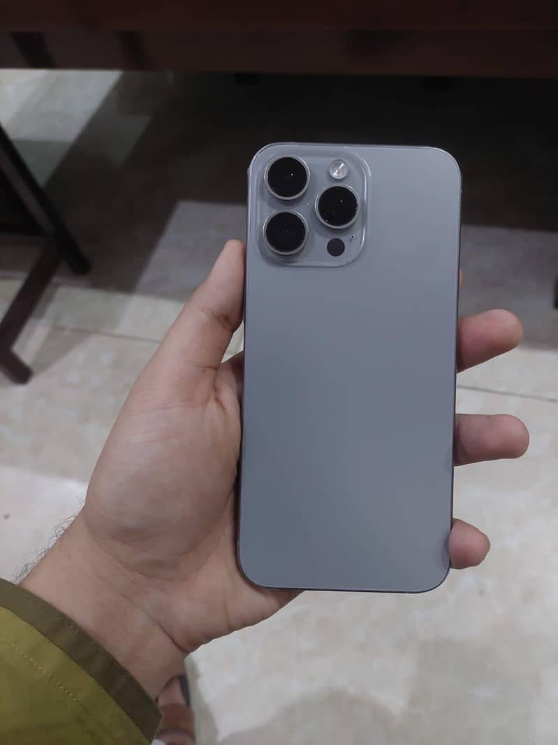 iphone 15 pro max 4