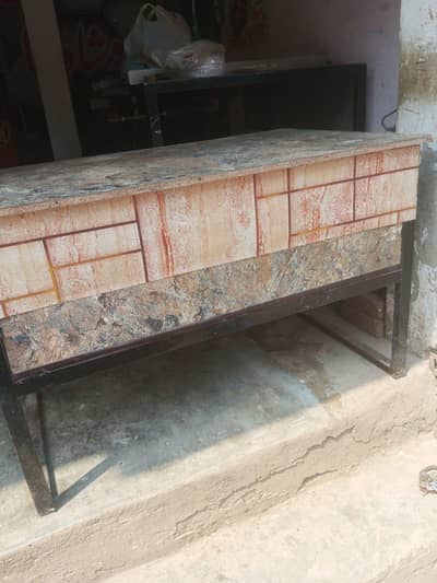 COMPUTER TABLE