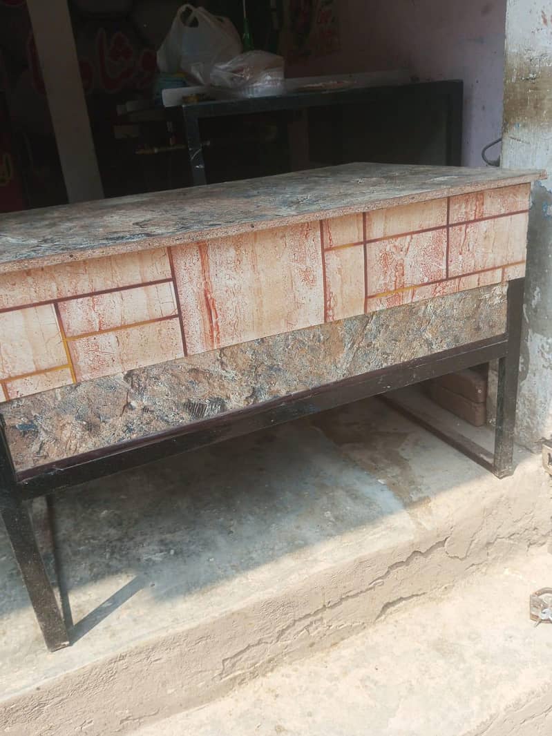 COMPUTER TABLE 0