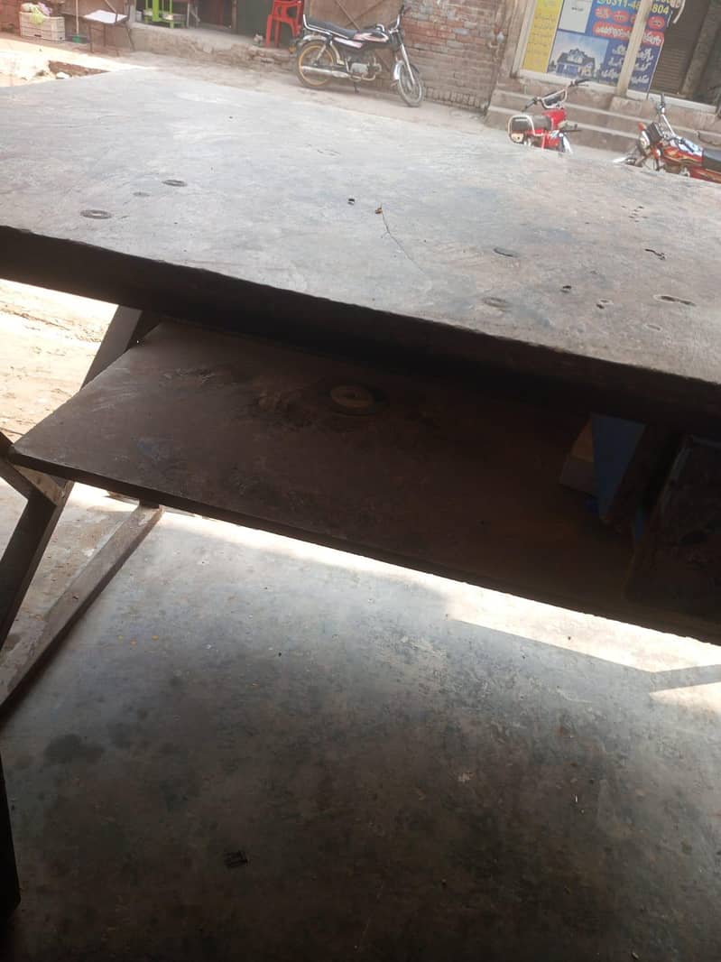 COMPUTER TABLE 3