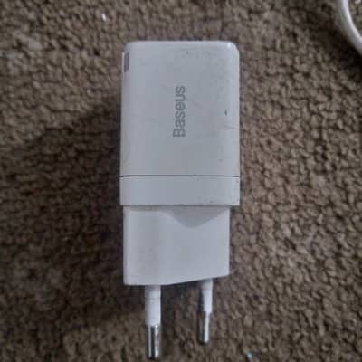 Baseus 30W Gan powered charger C-lightning