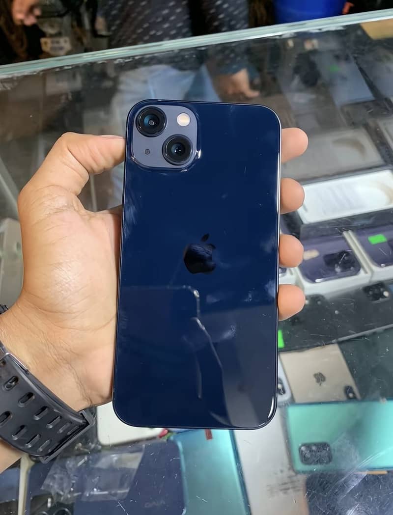 Apple iPhone 13 0