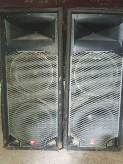 Peavy speakers cabinet for sale urgent