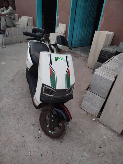PGE ELECTRIC SCOOTY LYTHIAM BATTERY