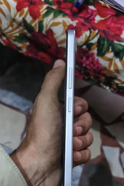 8+128 10/10 chek warrenty available