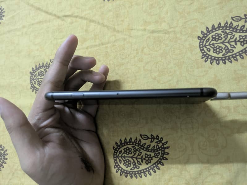 Apple iPhone 8 3