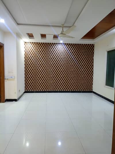 3BED UNFURNISHED APARTMENT AVAILABLE MONTHLY FOR RENT IN ISLAMABAD E11 4