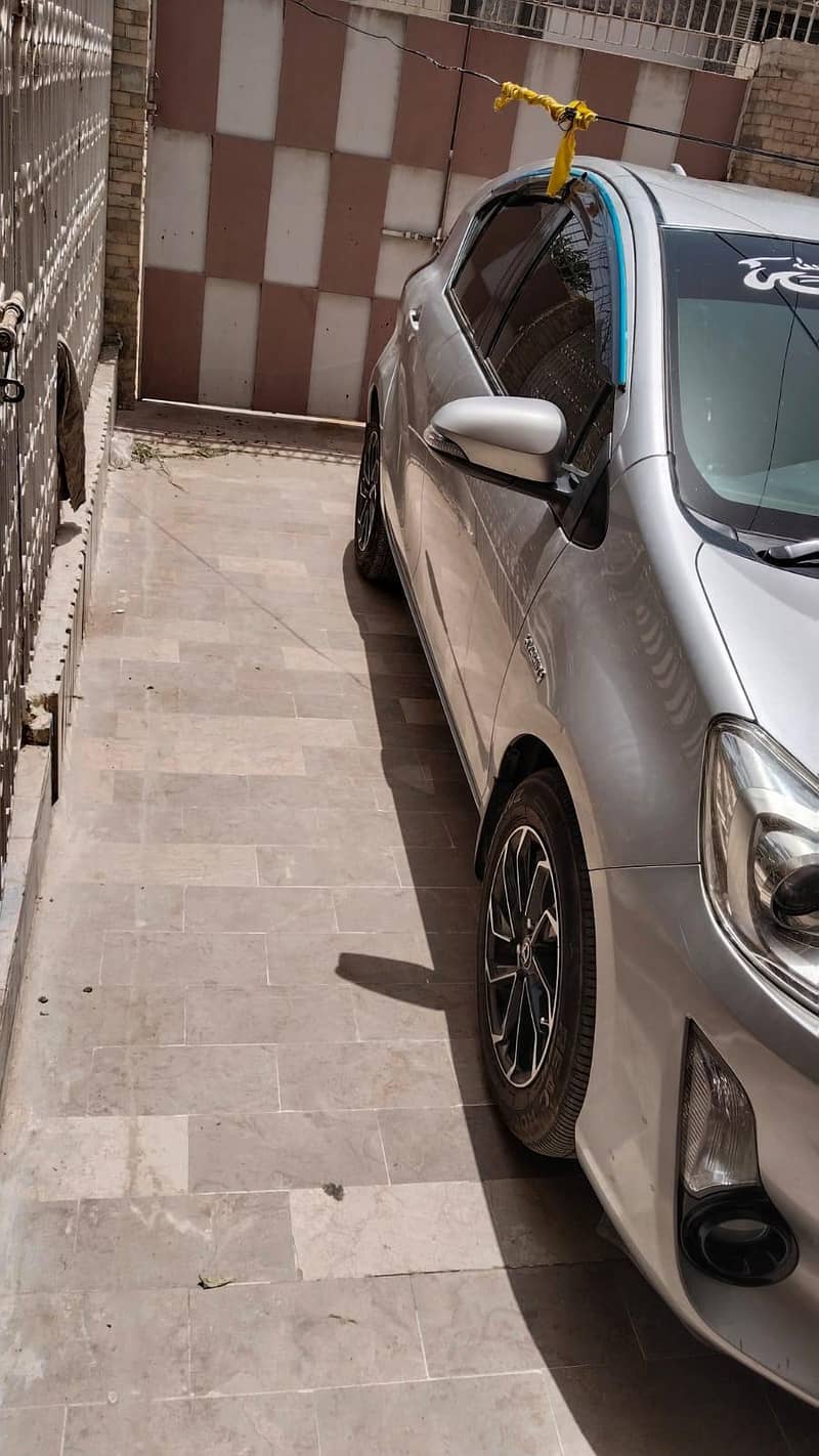 car vitz 1