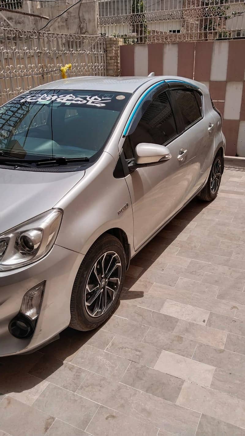 car vitz 4