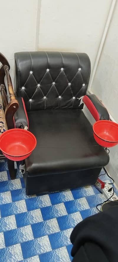 salon chair and mirrors just  6 month used 10/10 condition