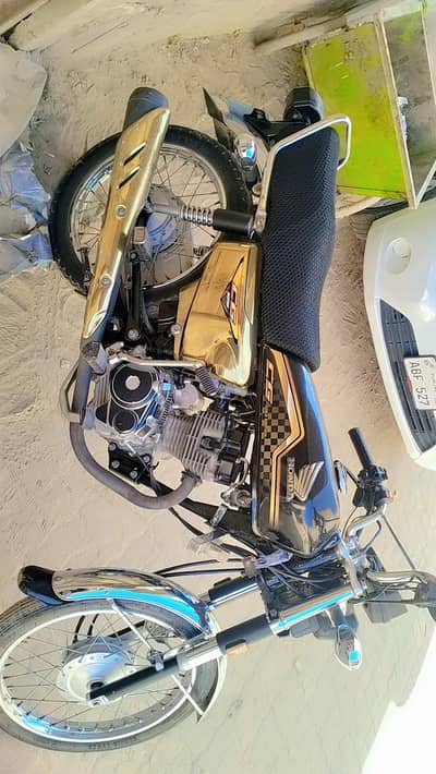 10/by 10 condition mein Hai bike koi 1 percent issue bi Ni