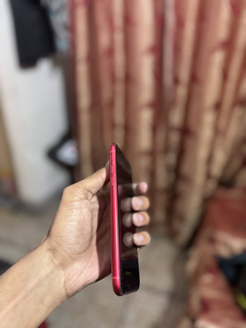 iPhone 11 4