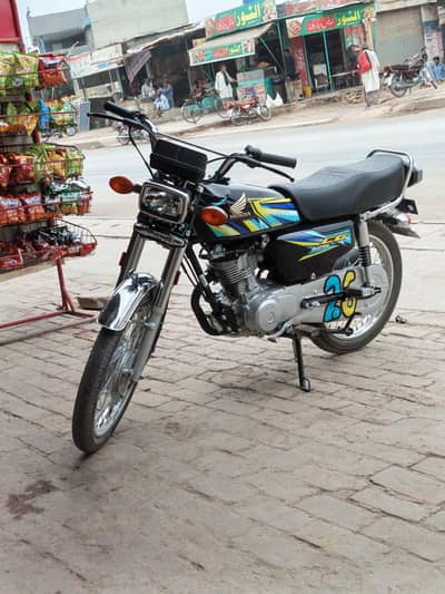 Honda 125 black