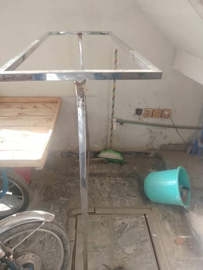 clothes hanging stand