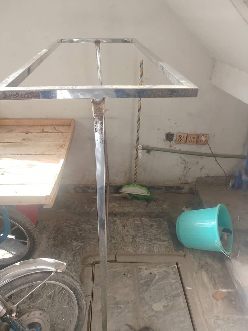 clothes hanging stand 0