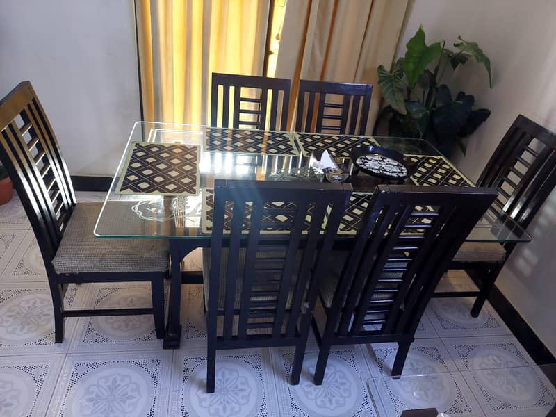 Dining table and centre tables 0