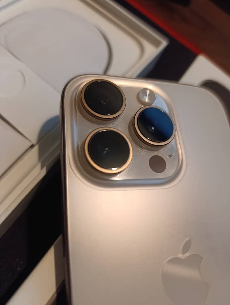 Apple iPhone 16 Pro 7
