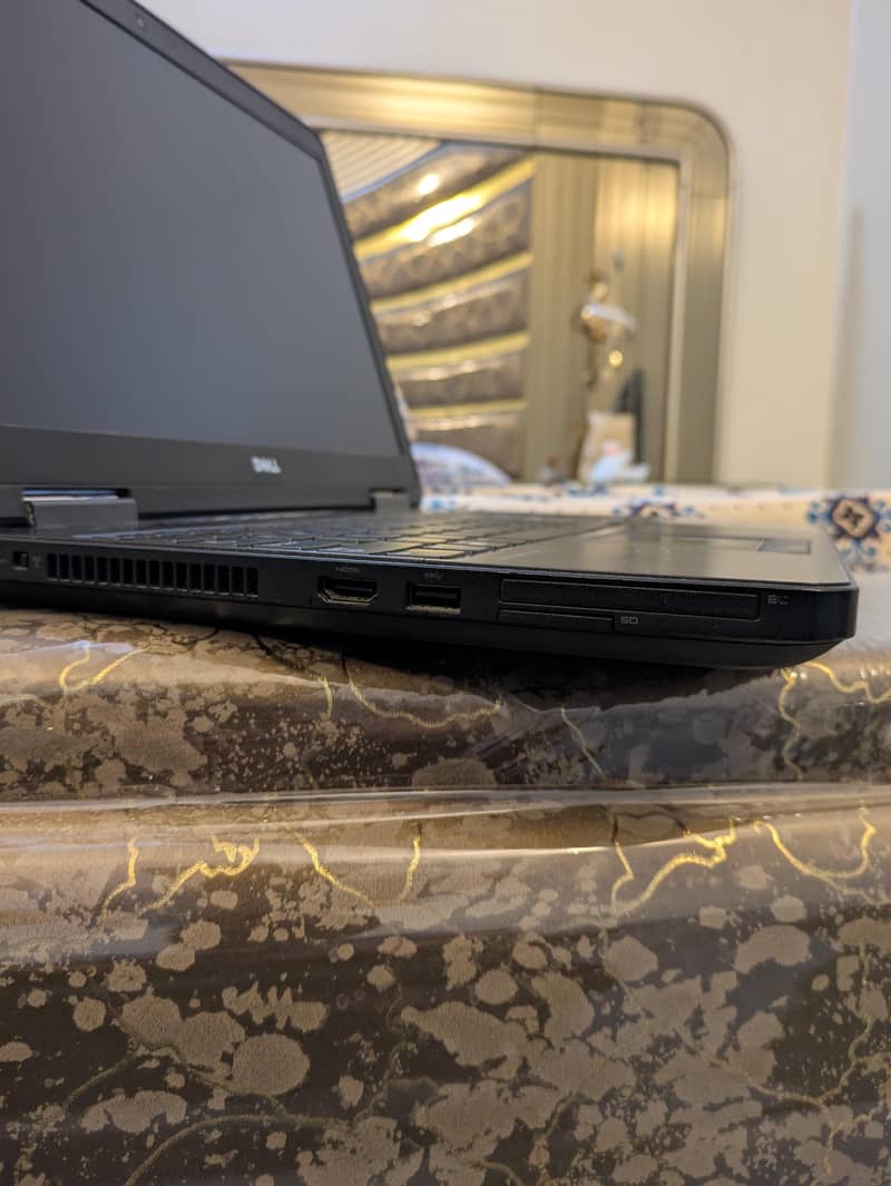 Dell Latitude E5540 1