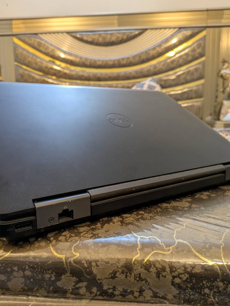 Dell Latitude E5540 4
