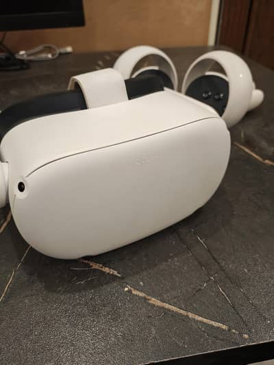 Oculus Quest 2 (no box or cable) 256gb