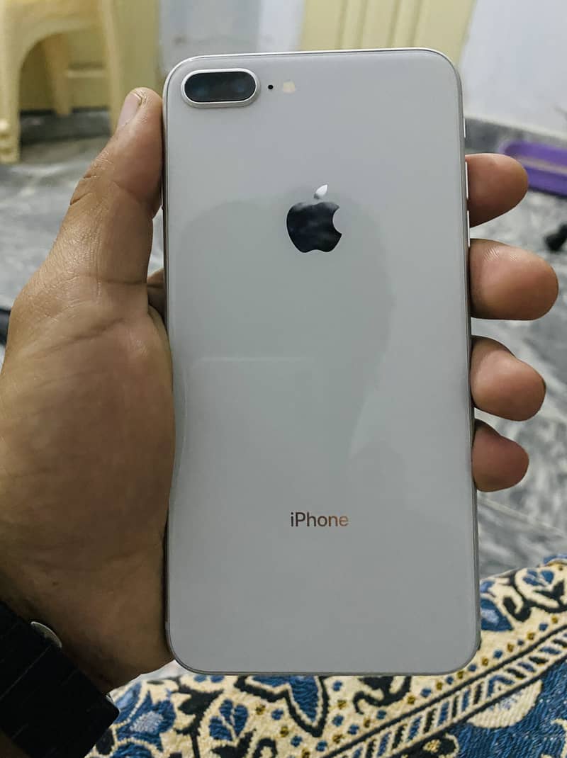 Apple iPhone 8 Plus 2
