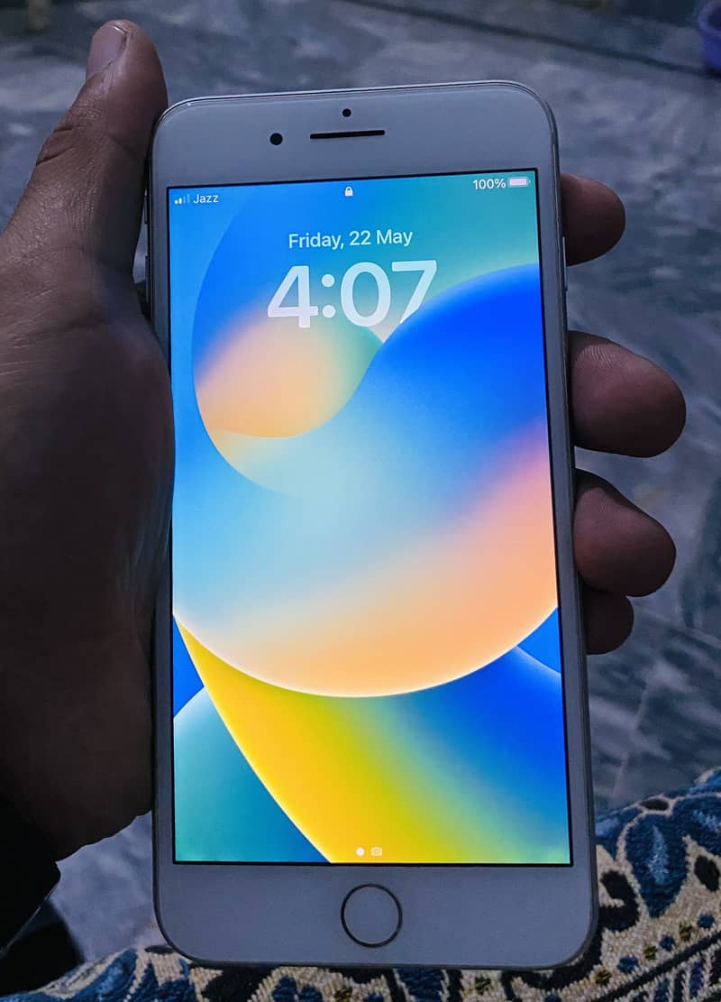 Apple iPhone 8 Plus 3
