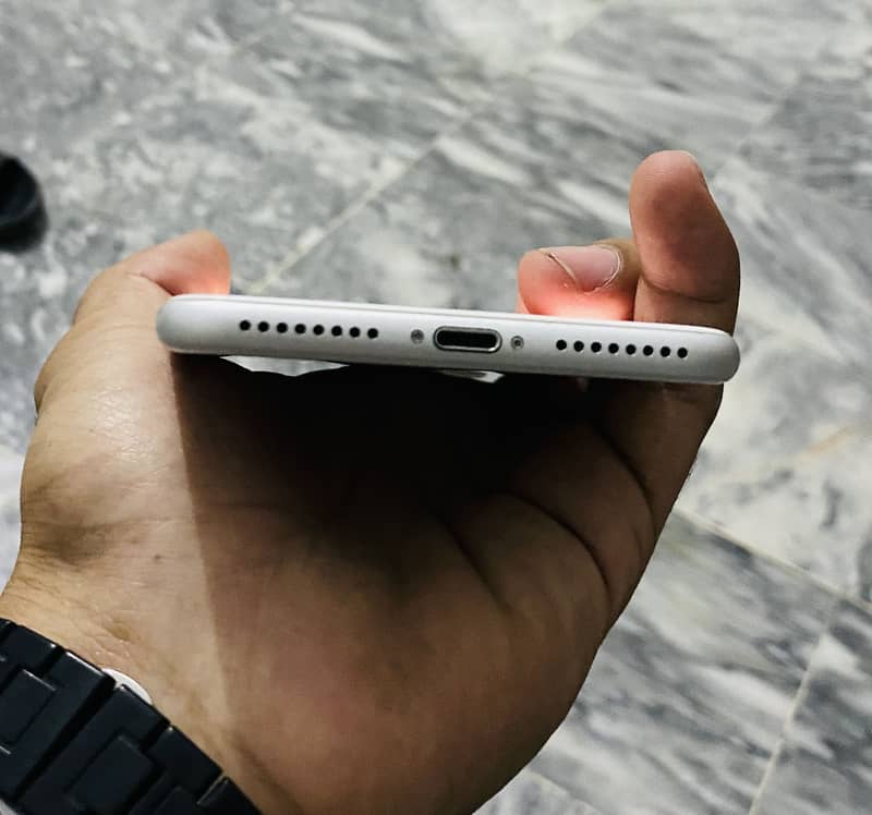 Apple iPhone 8 Plus 6
