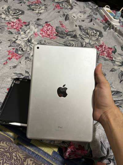 IPAD 9TH GEN 64GB WITH BOX