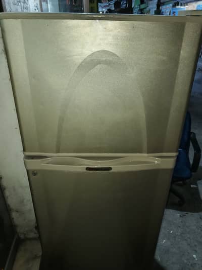 Dawlance medium size mint condition scratch less chill cooling fridge