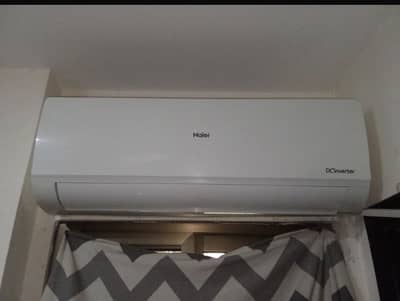 Haier 1.5 ton inverter heat & cool just like new