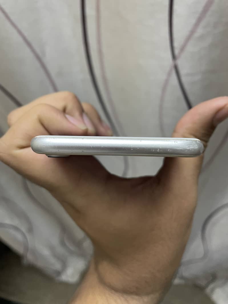 Apple iPhone 7 2