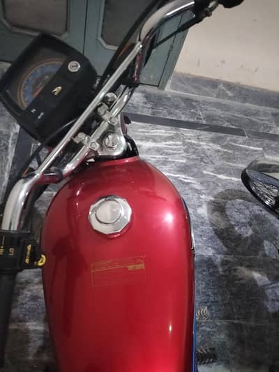 united Motorcycle in flawless condition call# 03002611616
