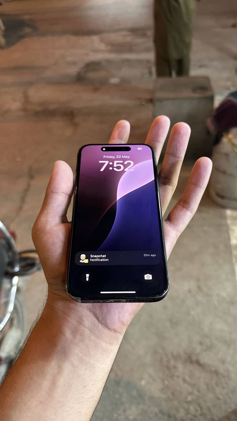 IPHONE 15 PRO JV 1