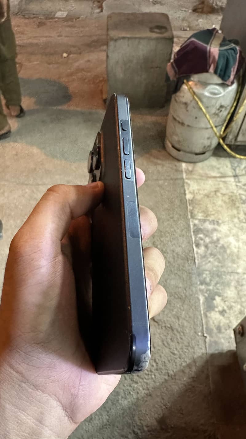 IPHONE 15 PRO JV 2