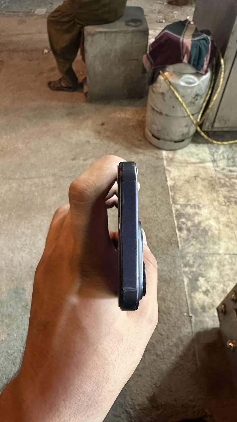 IPHONE 15 PRO JV 3
