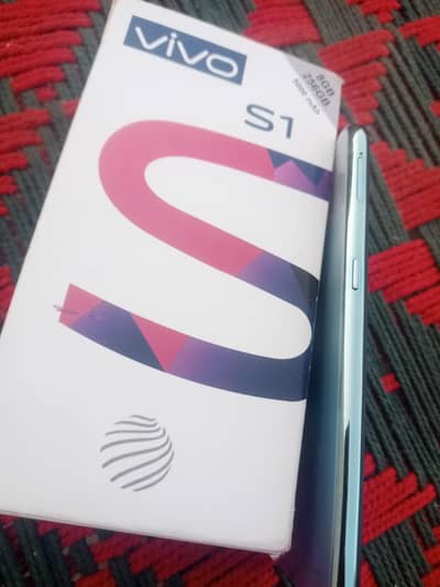 vivo s1 8gb ram 256gb ROM screen fingerprint lock 10/10 new condition
