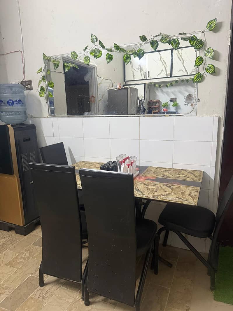 Dining Table with 4 Chairs 1