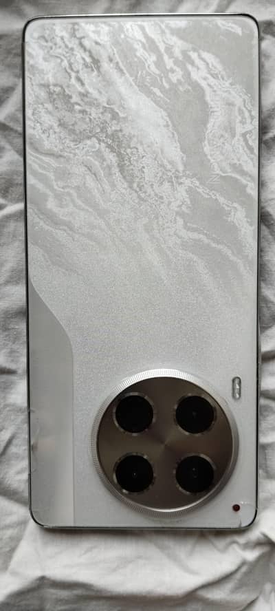 Tecno CAMON 30