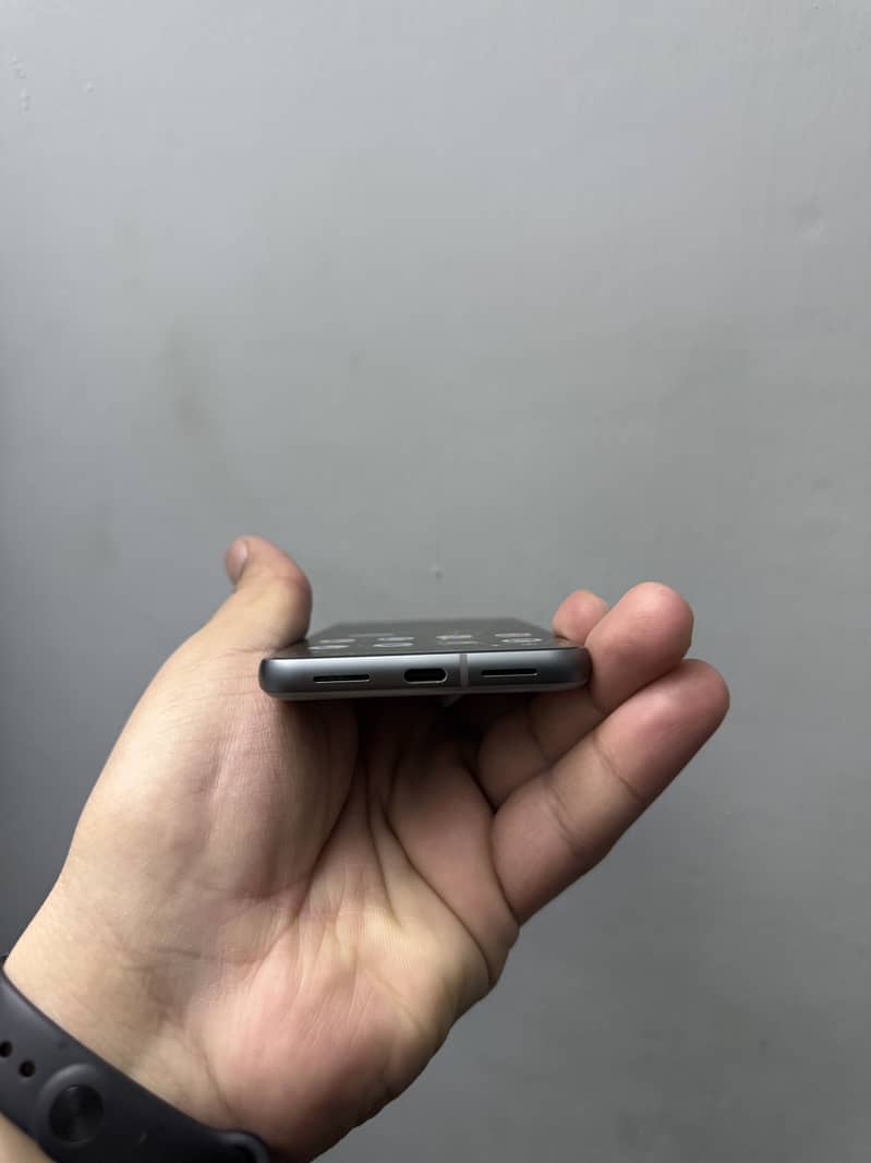 Google pixel 8 5