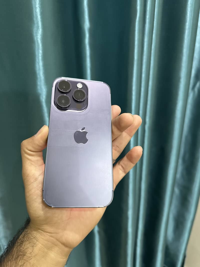 iPHONE 14 PRO 1
