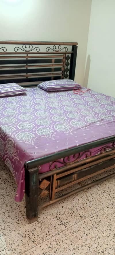 King Size Iron Bed in Good Condition – Moving Out Sale