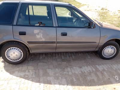 bhot achi garhi h family use m he totally original pent m 03047240082