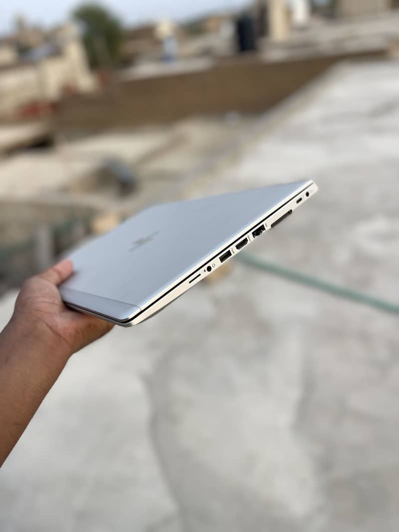 Laptop 0