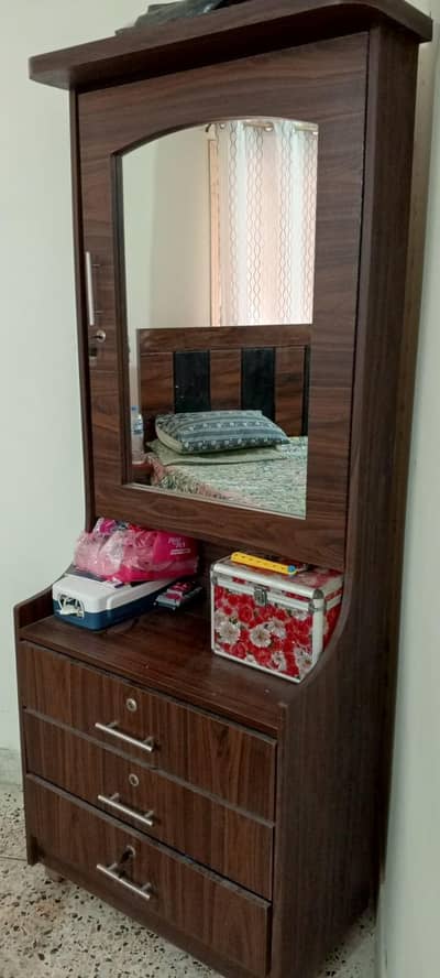 Used wooden Dressing Table available for sale