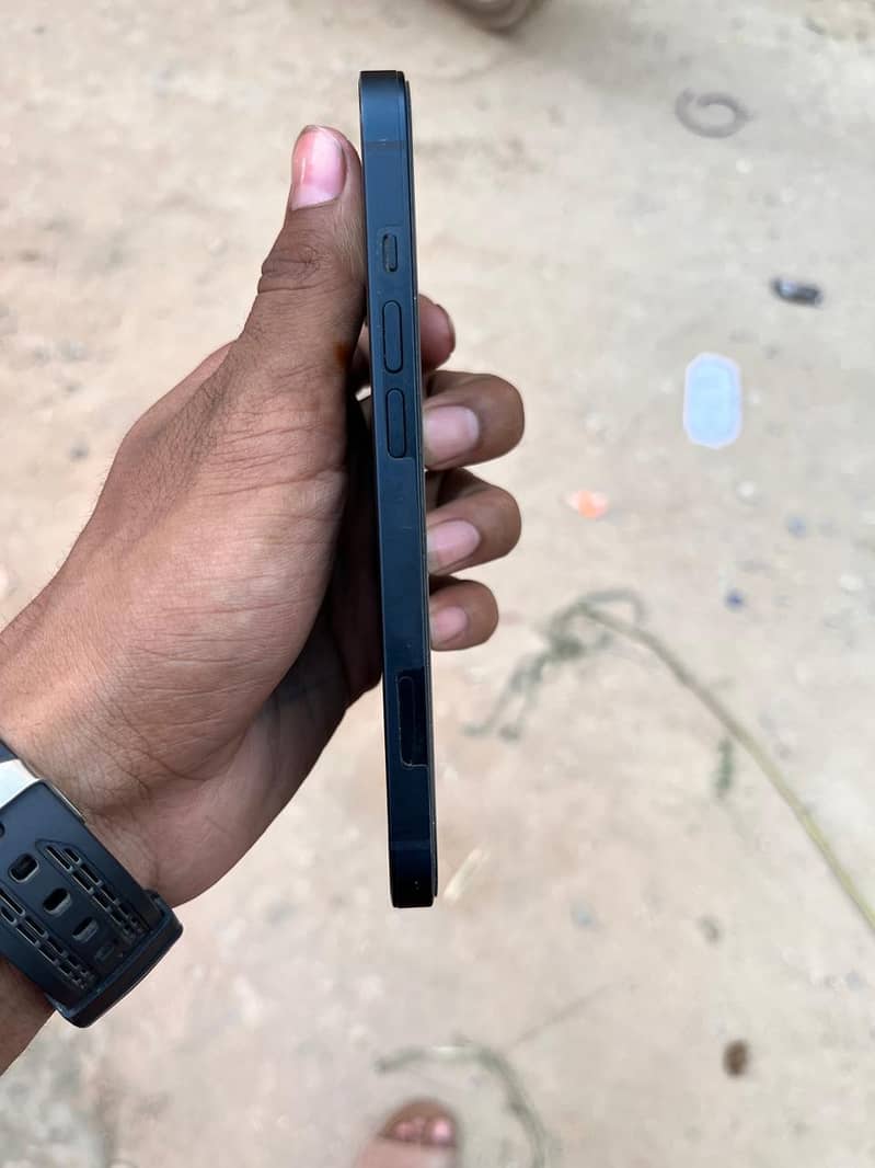 Iphone 13 4