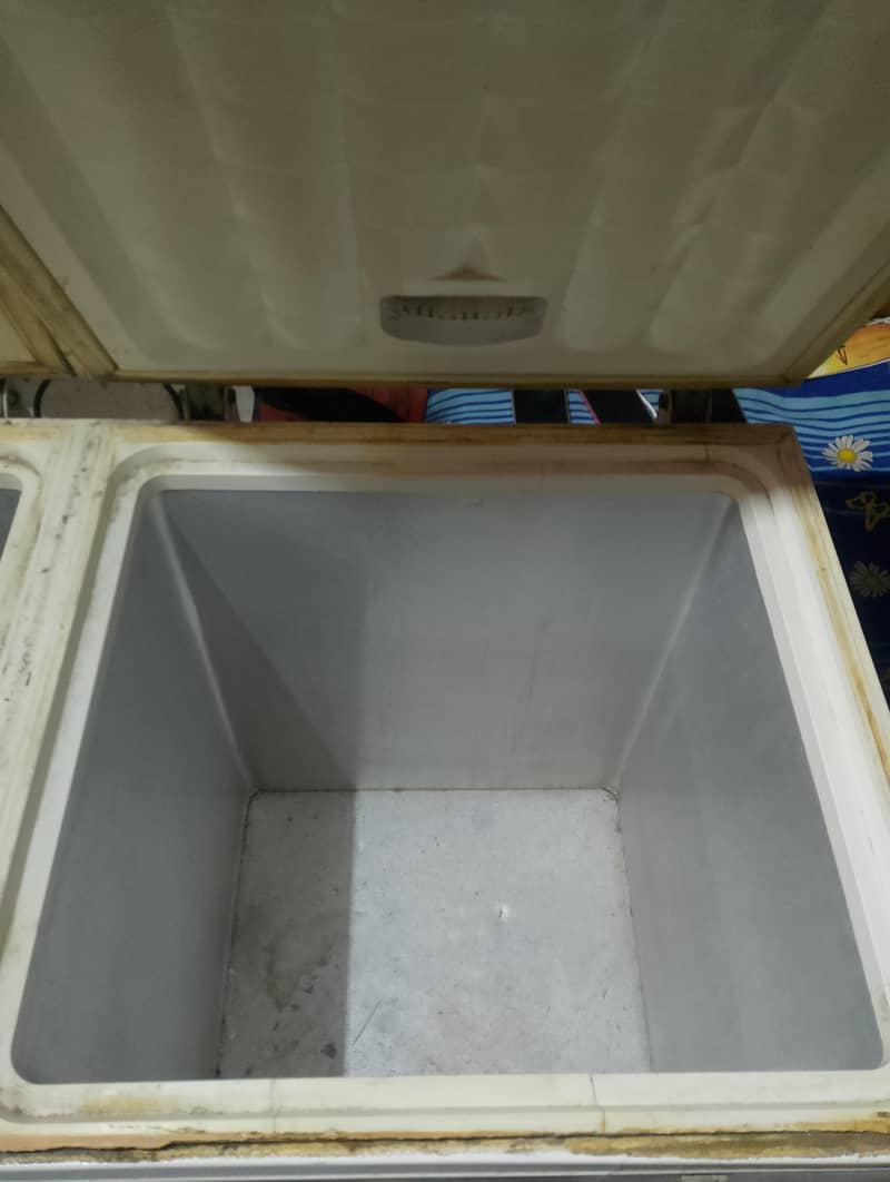 waves double door deep freezer 1