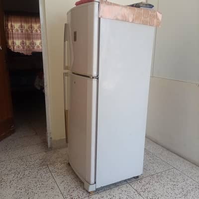 Home used 14 cubic feet excellent condition refrigerator for sale