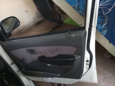 Santro Saloon