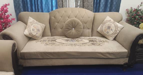 Almost new 5 seater Sofa Set