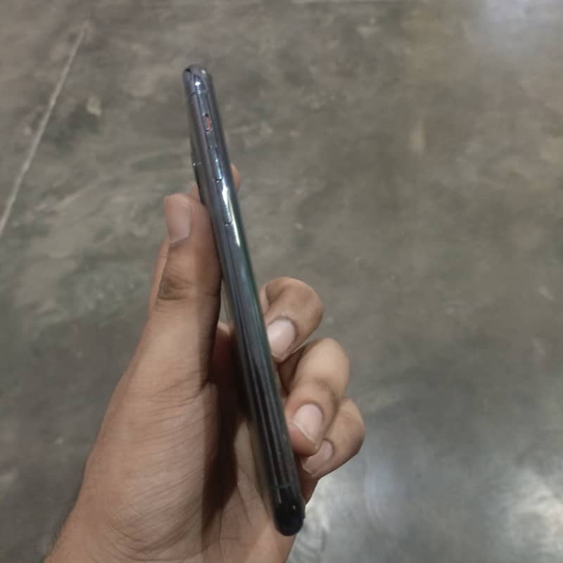 Apple iPhone 11 Pro 2